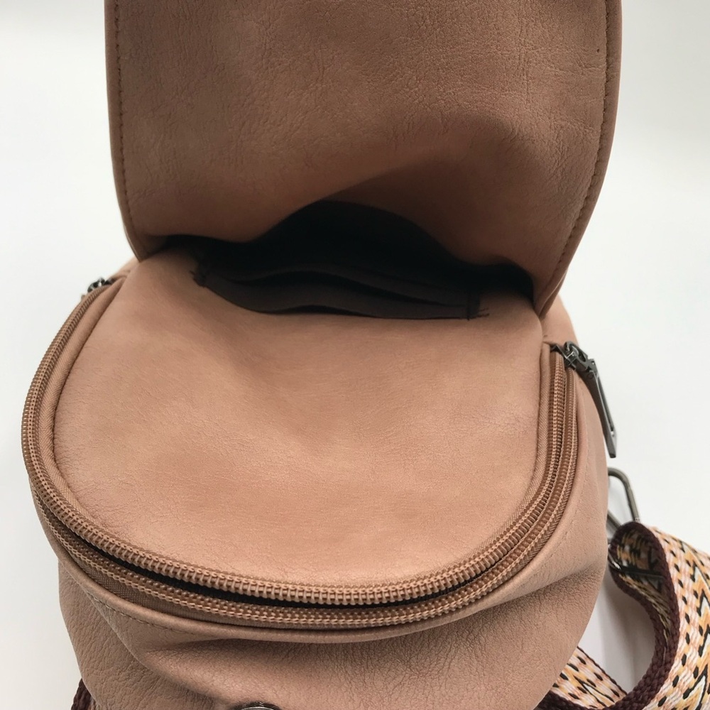 BN Love Deliver Sling Bag - Picture 10 of 12